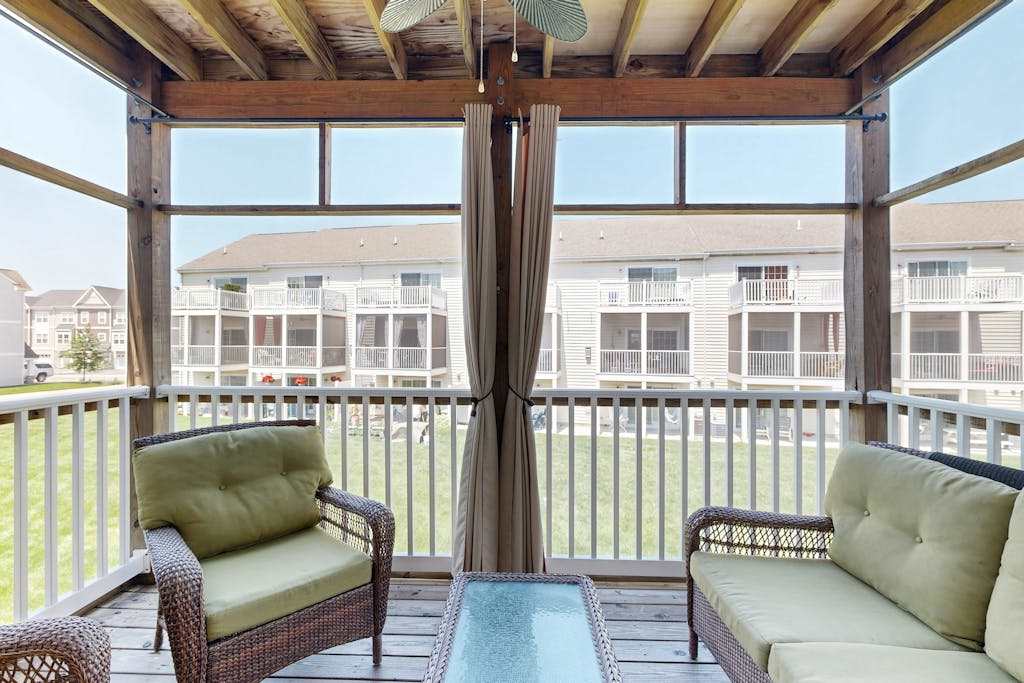 Condo near the ocean with pool & grills with a washer & dryer & AC