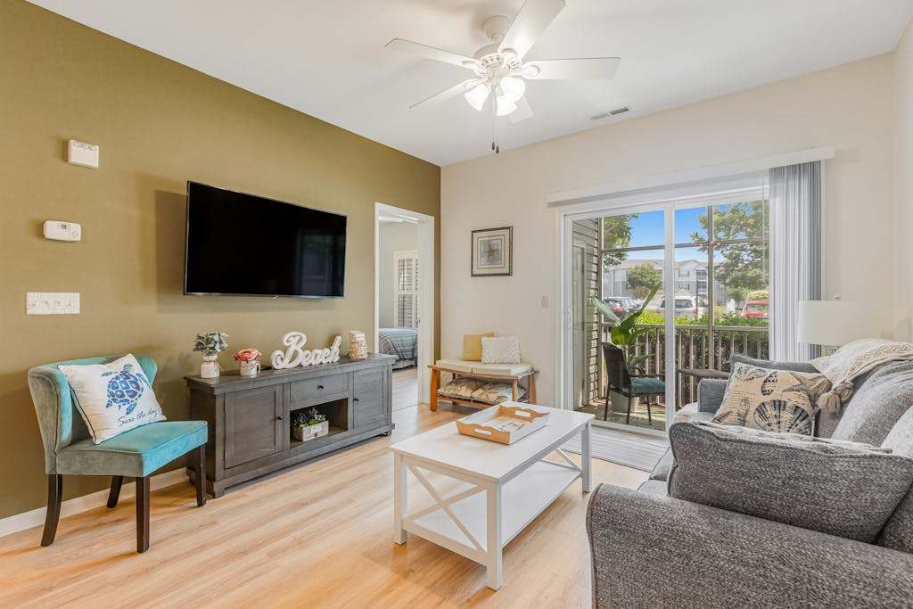 Villas at Bay Crossing perfectly appointed with pool & patio with beaches nearby