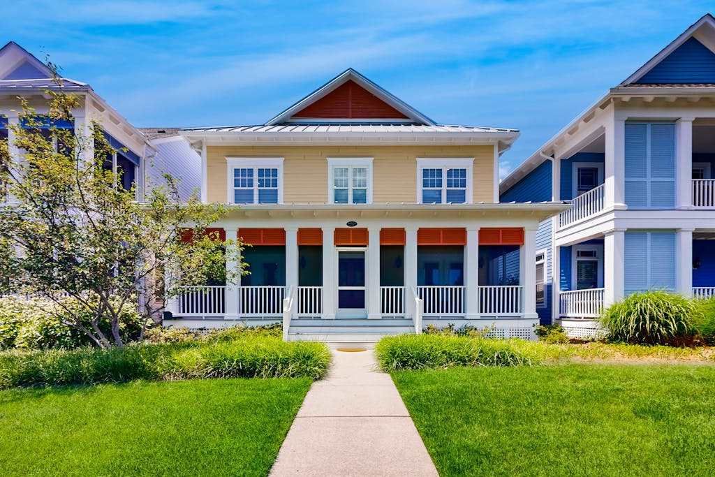Stunning Peninsula getaway with pools hot tubs featuring sports courts & on site golf