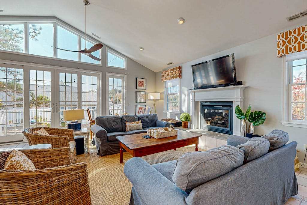 Rehoboth Beach pet friendly house with private hot tub deck & fire place