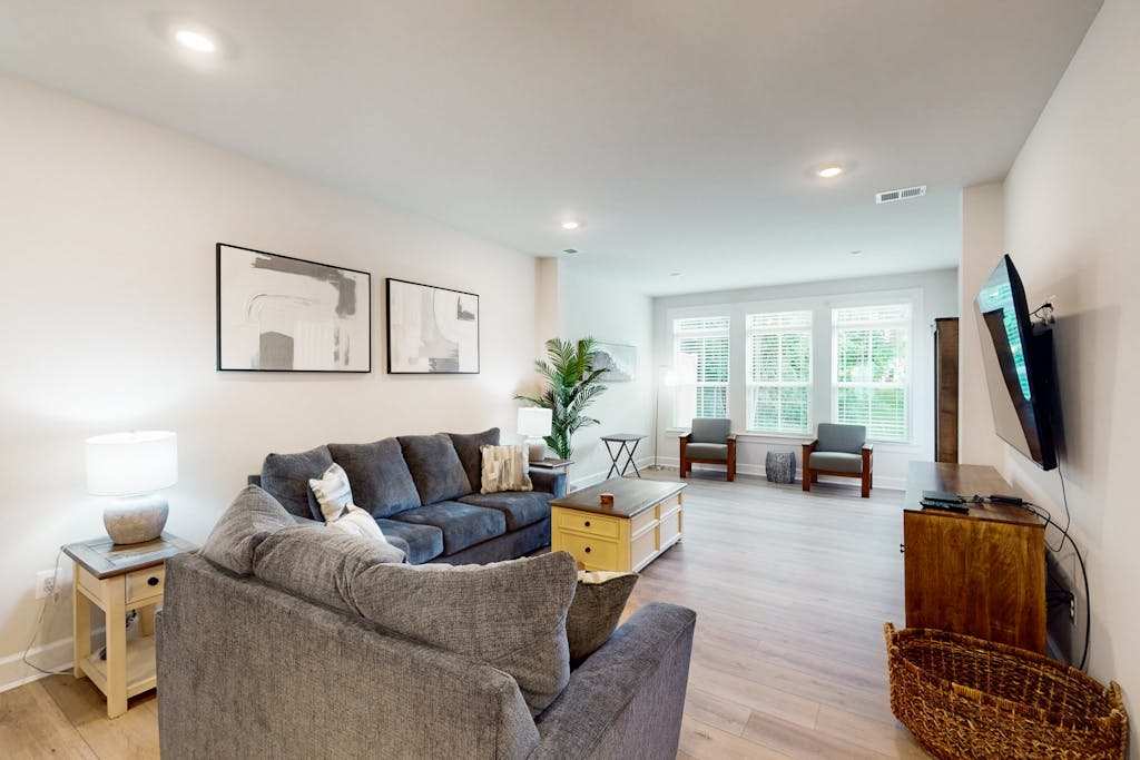 The Peninsula spacious home with community pool hot tub tennis courts