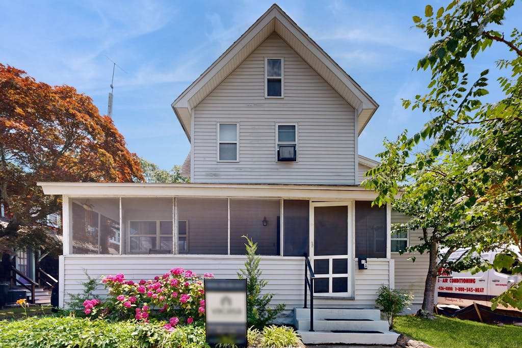 dog friendly Rehoboth Beach gem steps from beach & boardwalk with fast WiFi