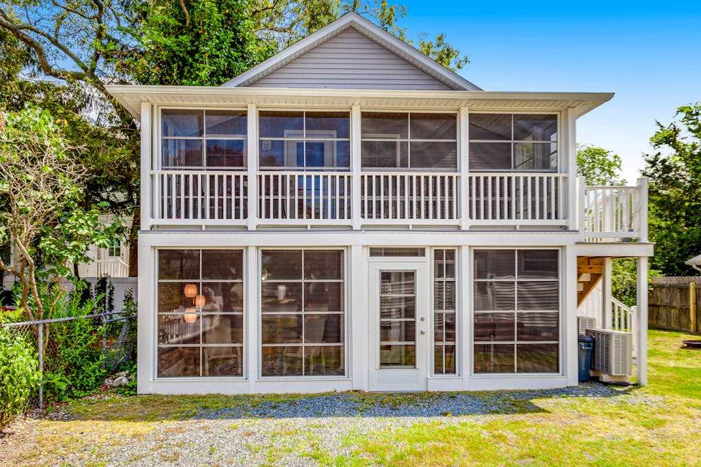 dog friendly Rehoboth Beach cottage steps from the beach & boardwalk with AC