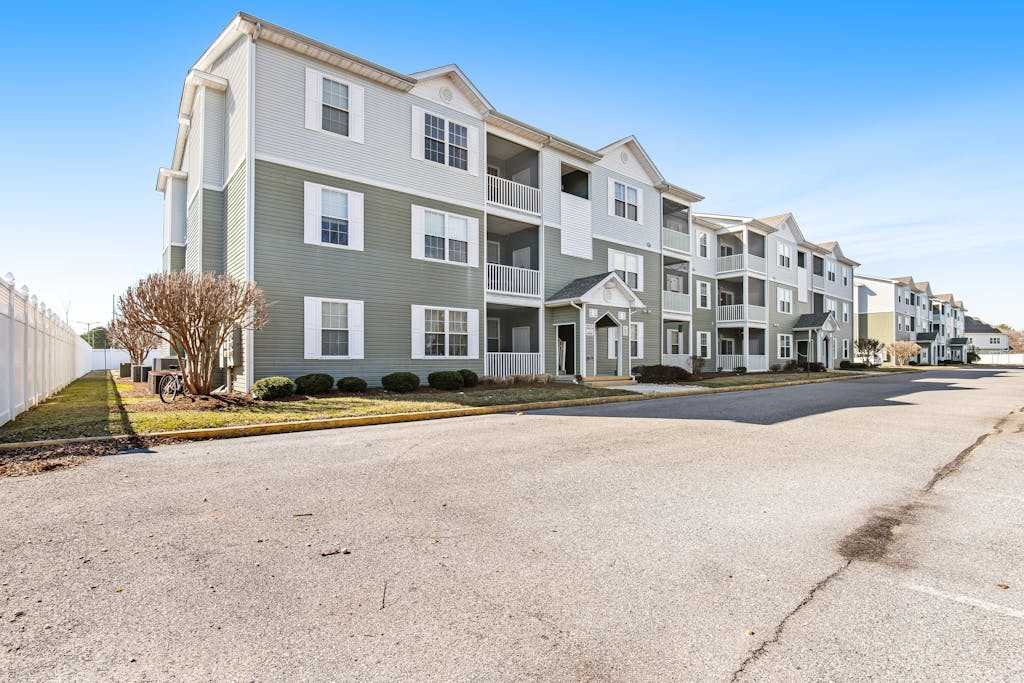 S&piper Villages condo with fast WiFi private patio & more near the beach