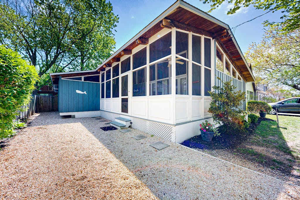 Dog friendly home with screened in porch enclosed backyard gas grill & deck