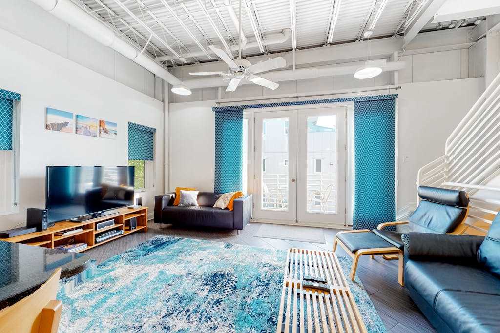 dog friendly townhome private yard rooftop deck central AC private washer & dryer