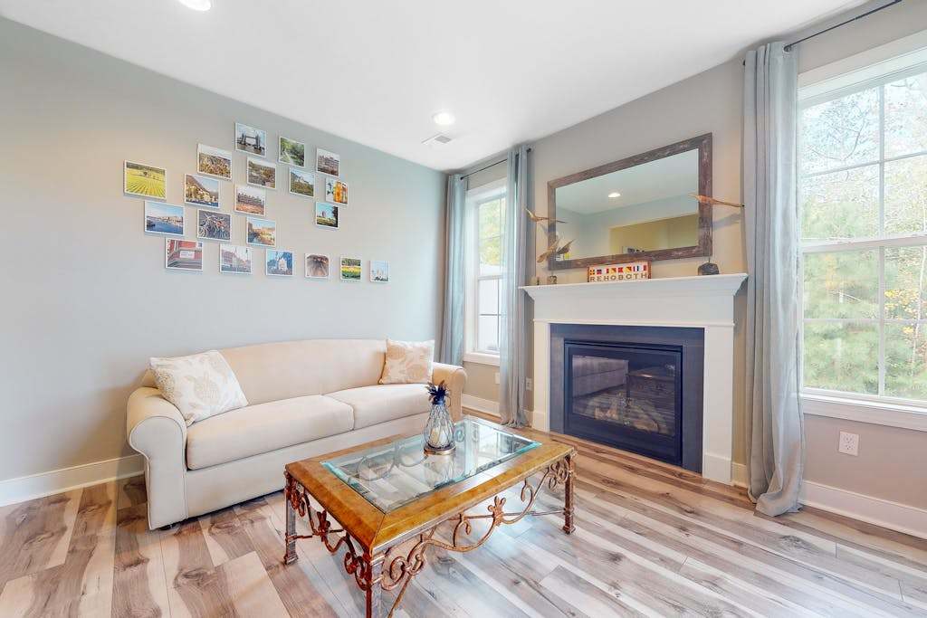 Lovely dog friendly townhouse near the beach with a pool & washer & dryer