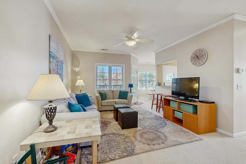 Well stocked Creekwood townhome with pool balcony board games washer & dryer & AC