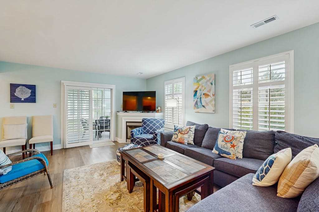Keys of Marsh Harbor townhouse with community pool & tennis court deck grill