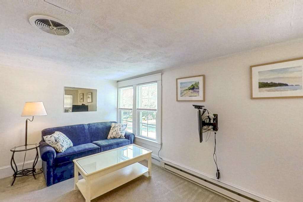 Town of Rehoboth Beach apartment with patio grill 2 blocks from beach