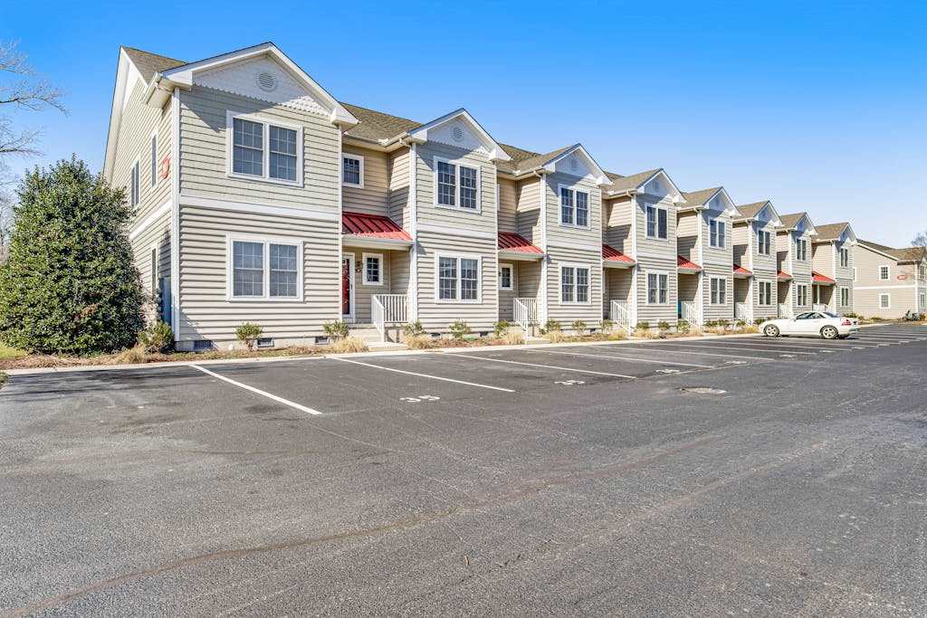 Oyster Bay Villas townhome with free WiFi screened patio & shared pool
