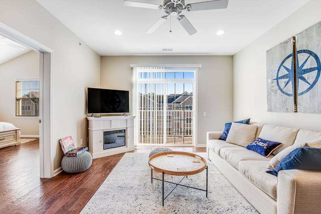 dog friendly condo near golf pool fireplace central AC & private washer & dryer