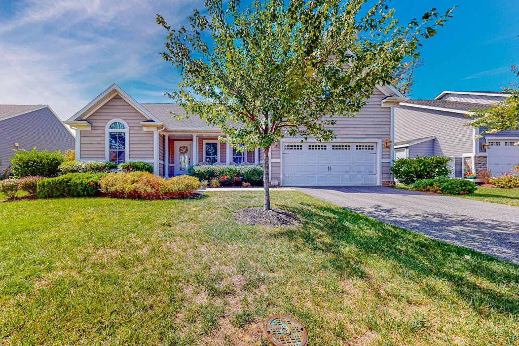 Beautiful home close to beach with pool tennis washer & dryer WiFi AC