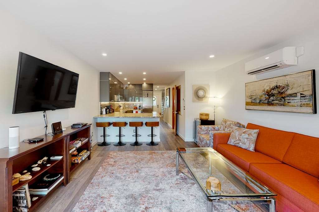 Lovely ocean block contemporary condo with pool fast WiFi balcony & washer & dryer