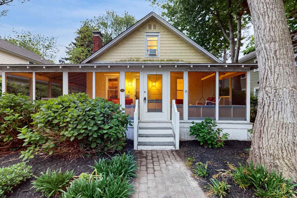 dog friendly 2 story home near beach with screened porch fast WiFi washer & dryer & AC
