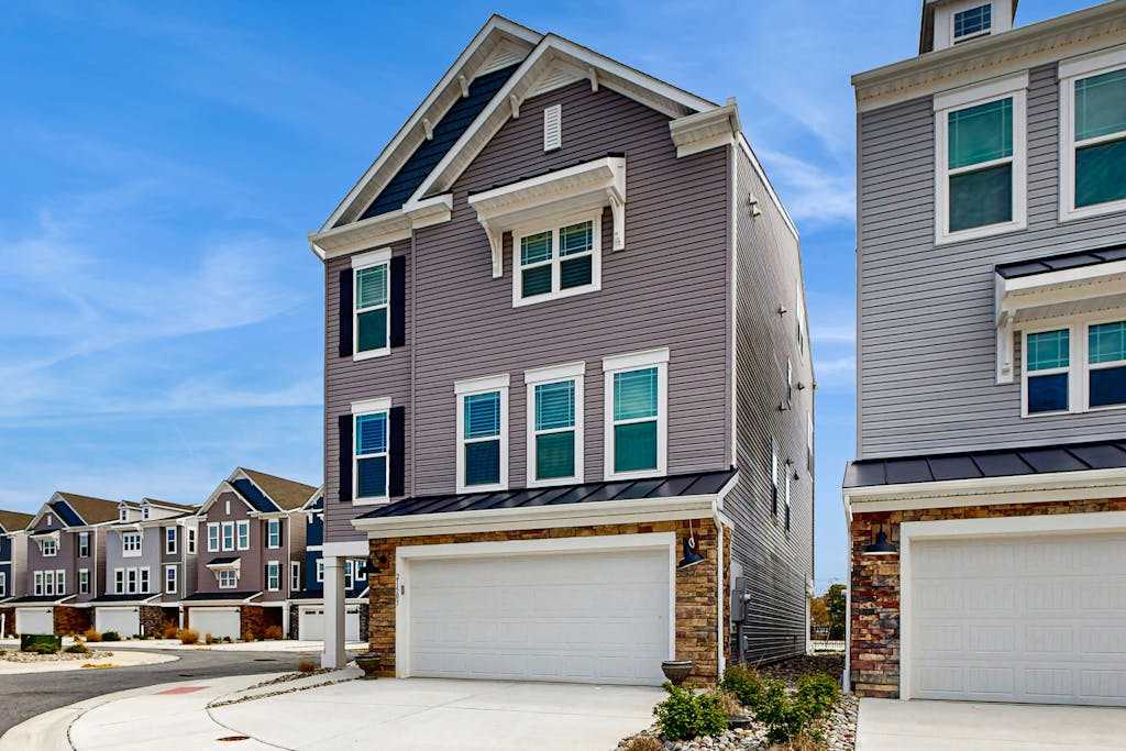 Oyster House Village house with community pool private hot tub kayaks