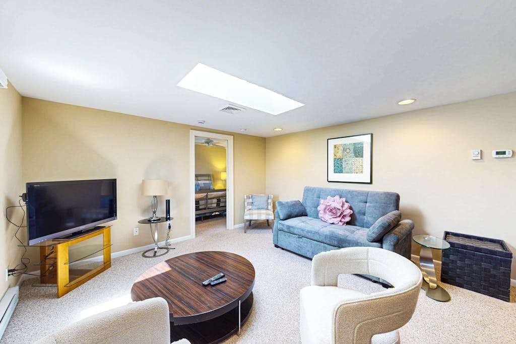 Town of Rehoboth Beach pet friendly house washer & dryereck close to beach