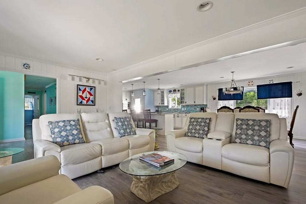 Rehoboth Beach spacious house with private pool hot tub close to beach