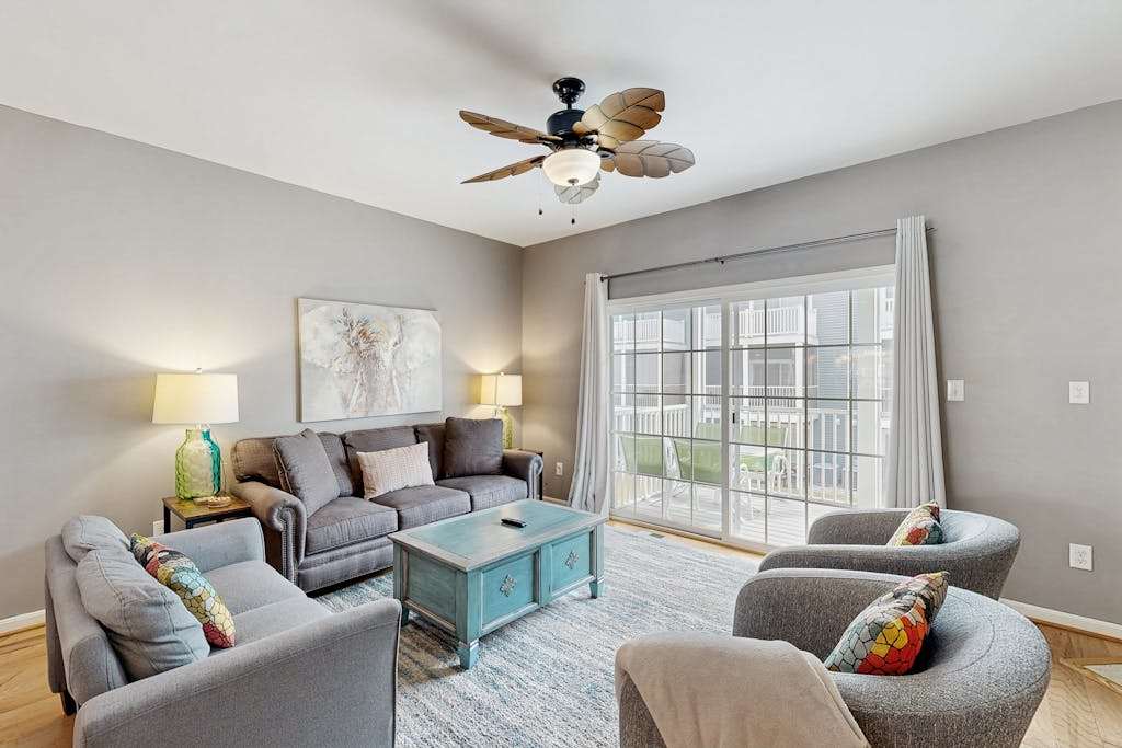 Rehoboth Crossing townhome pool & gym dog friendly fireplace & private washer & dryer