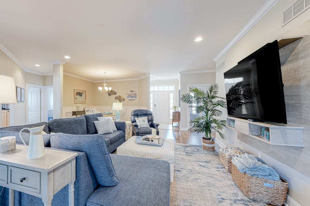 Light & bright home by great restaurants only 1 & a half miles to downtown Rehoboth Beach