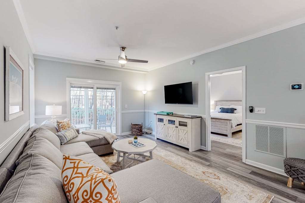 The Tides condo with pool access covered patio washer & dryer & central AC