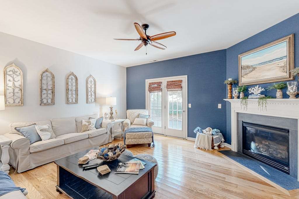 dog friendly Breezewood home with firepit washer & dryer fireplace WiFi & AC