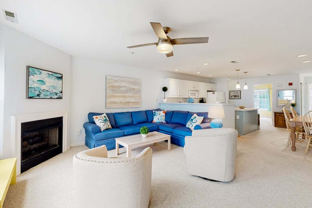 Sanibel Village condo 3 pools tennis & pickleball community grill AC & washer & dryer
