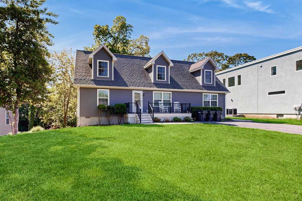 Rehoboth Beach dog friendly hot tub game room & Washer & Dryer