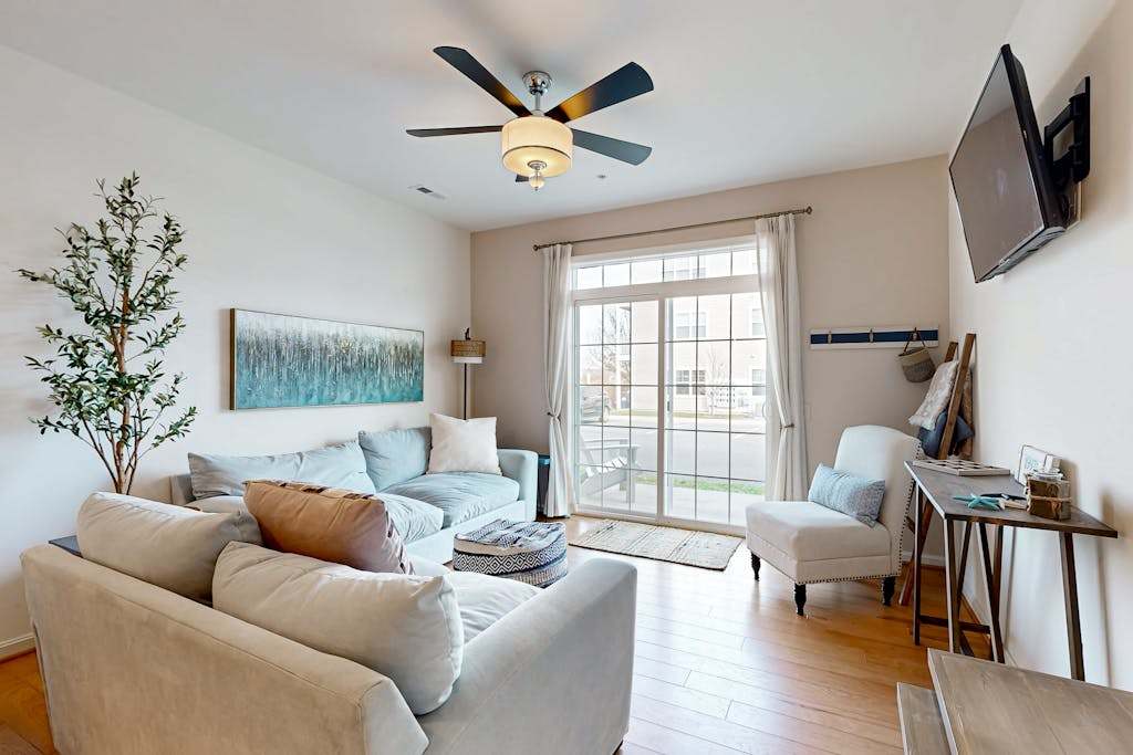 Gr&e at Canal Pointe pet friendly condo with shared pool tennis courts & gym