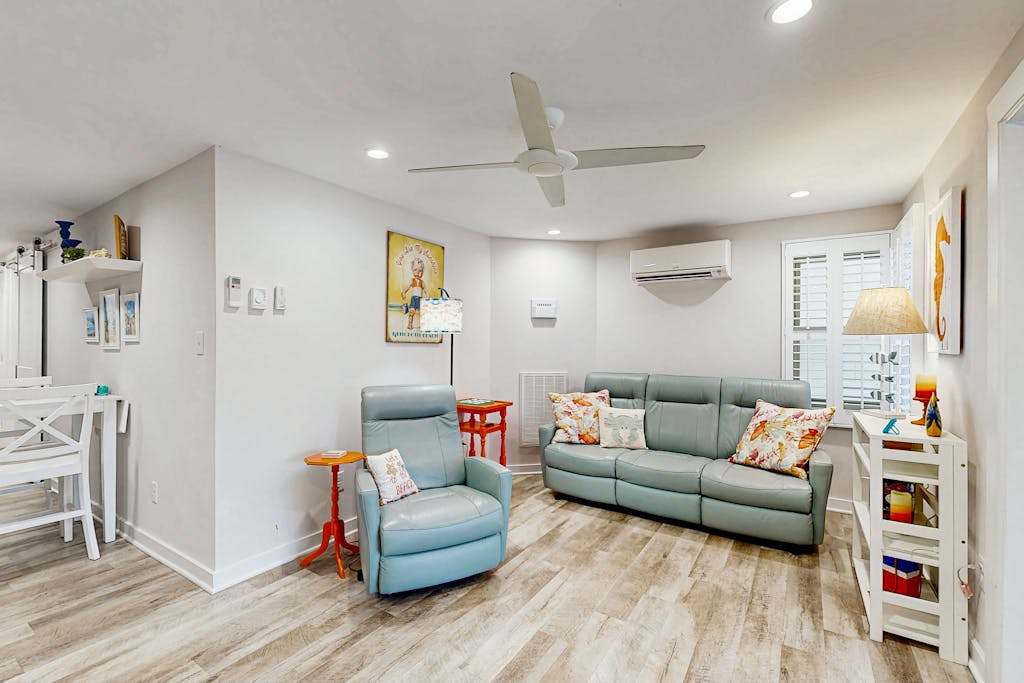 The Boxwood House dog friendly condo with beach access WIFI