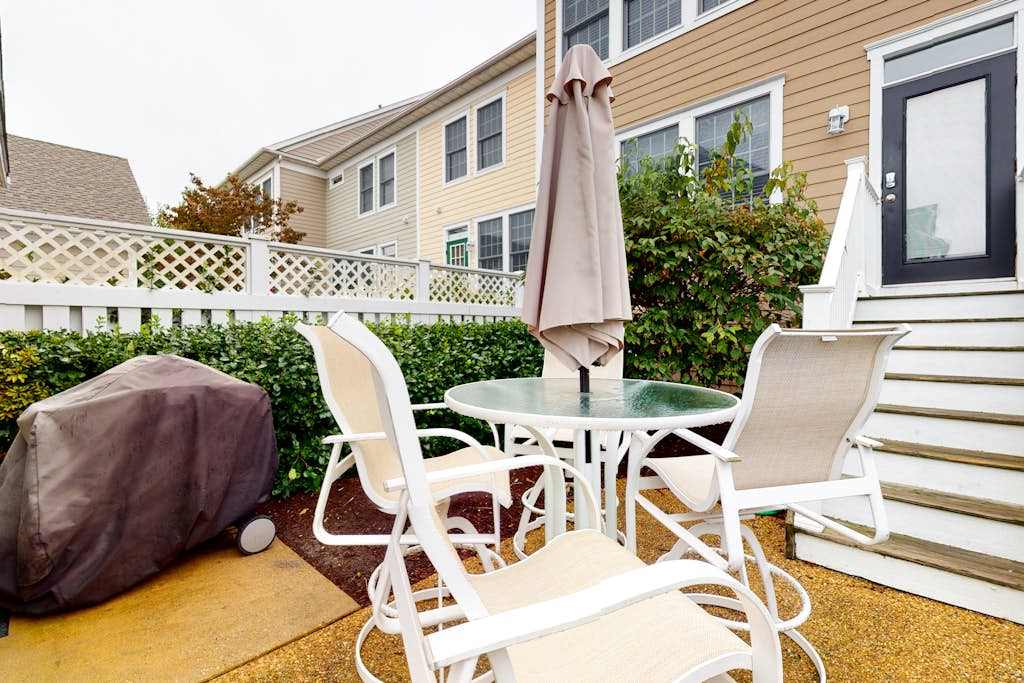 Bear Trap Dunes end townhouse with pool table shared pools & fitness room