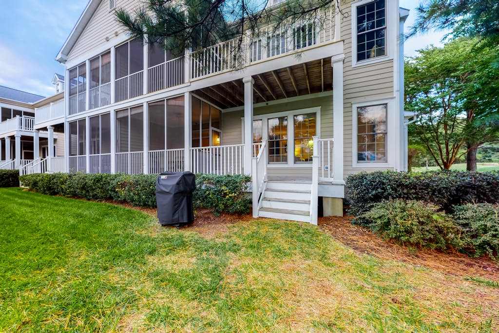 Bear Trap Dunes 1st floor condo with shared sauna golf on site & tennis court