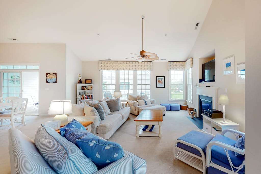 Bear Trap Dunes 2nd floor condo with tennis court pool & golf on site