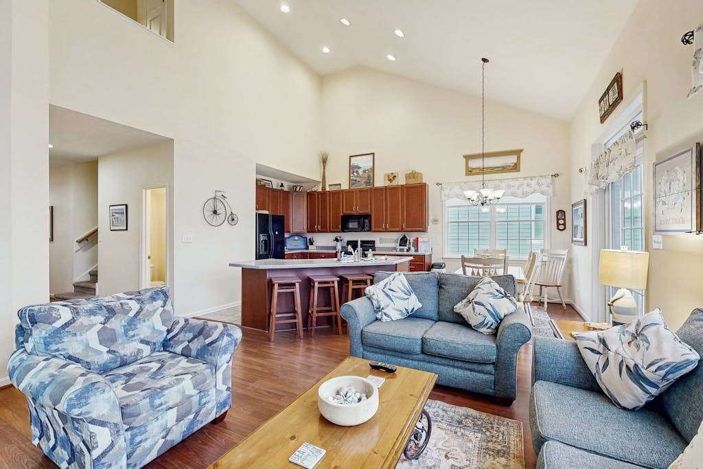 Bear Trap Dunes home with golf on site WiFi pool & sauna gym