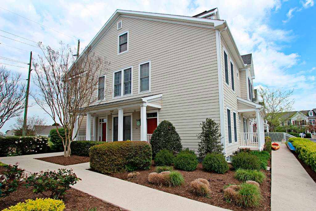 Bear Trap Dunes 1st floor condo with shared sauna lakefront & tennis court