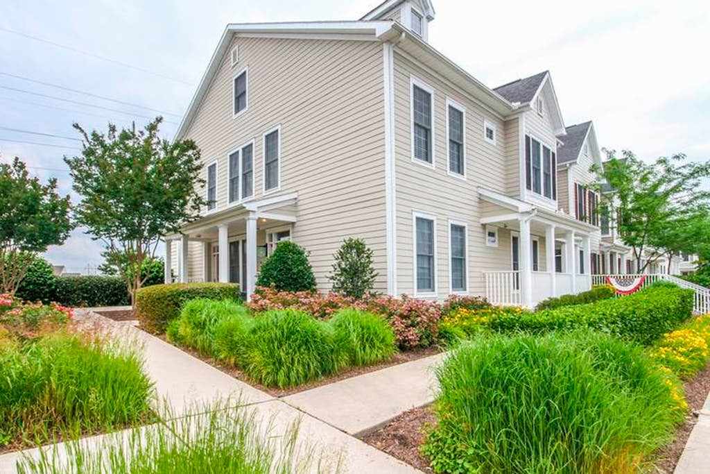 Bear Trap Dunes 2nd floor lakefront condo with pool & free WiFi 1 dog OK