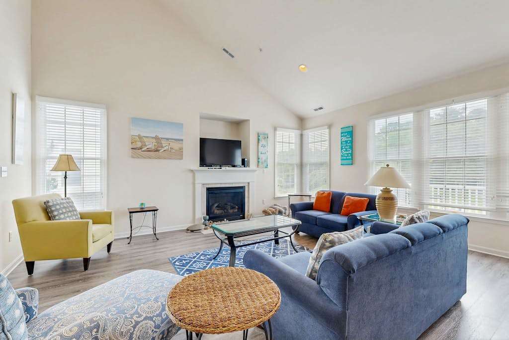 Bear Trap Dunes 2nd floor condo with tennis court basketball court & golf