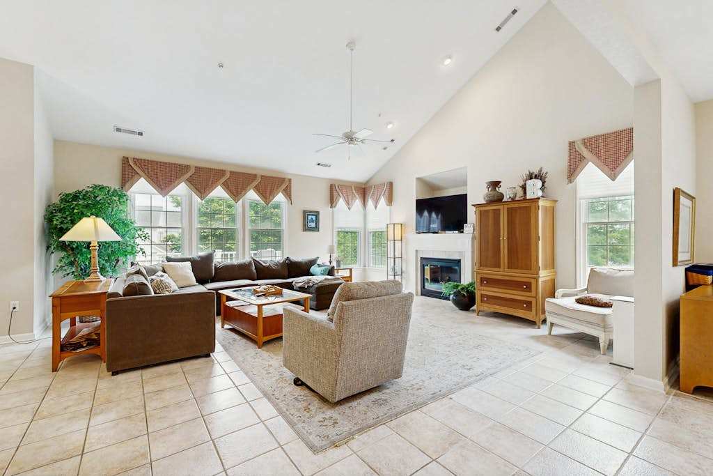 Bear Trap Dunes 2nd floor condo with balcony free WiFi & basketball court