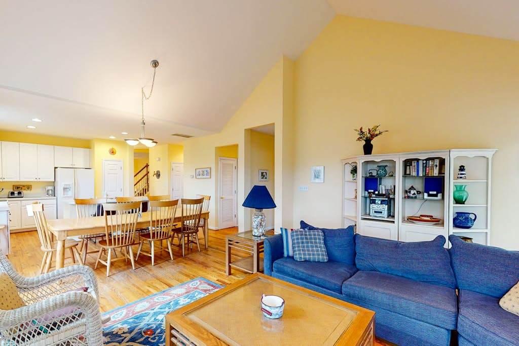 Bear Trap Dunes townhouse with fireplace basketball court tennis court WiFi