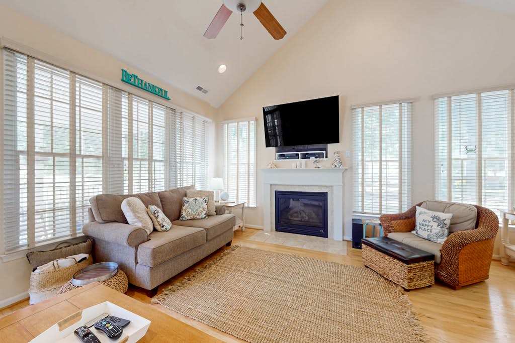 Bear Trap Dunes townhouse with shared pool shared sauna golf on site WiFi