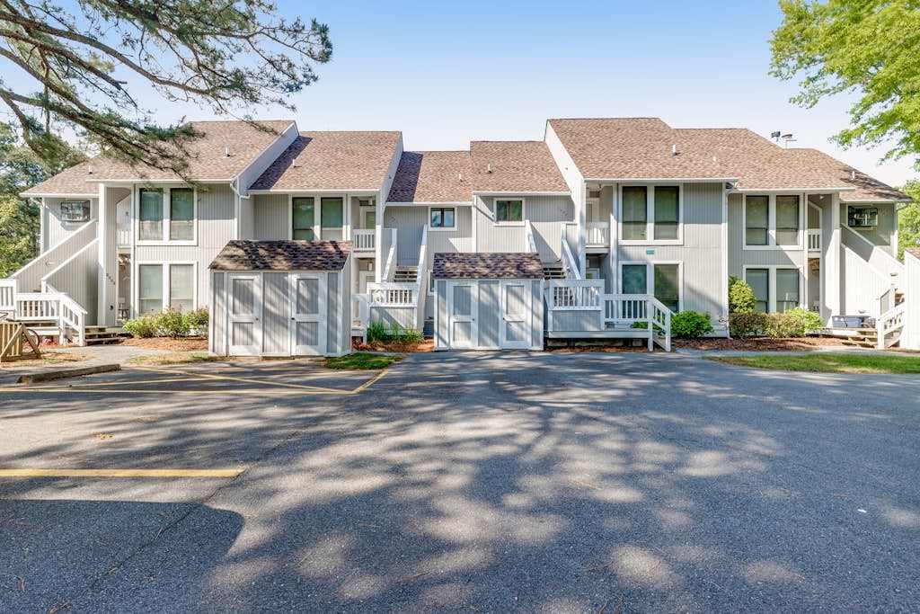 1st floor Sea Colony Tennis condo with gym tennis court & pool