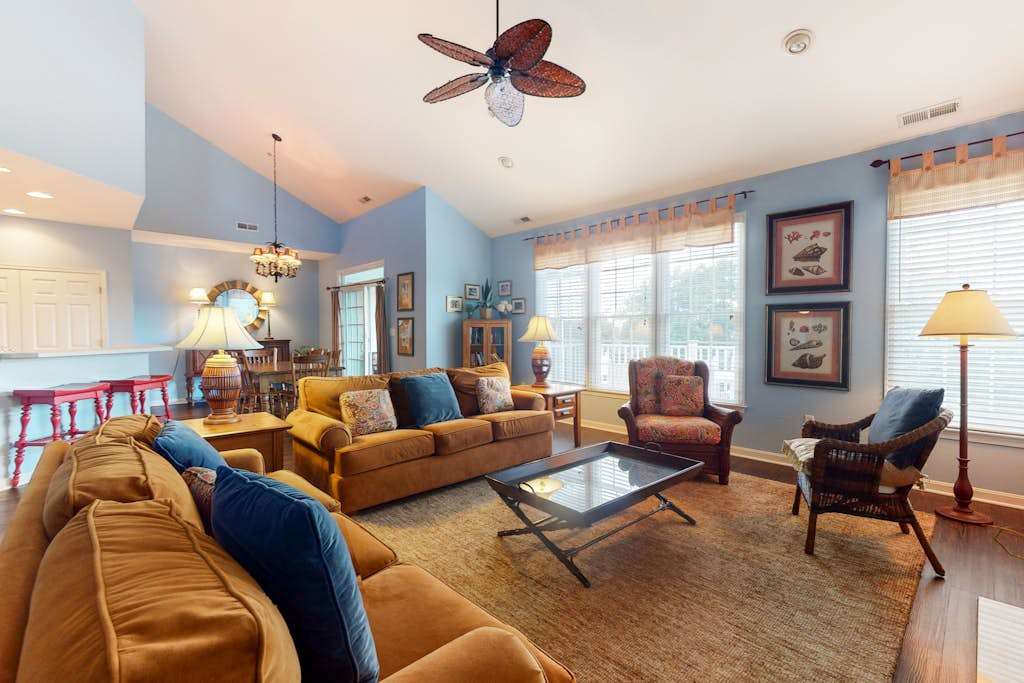 Bear Trap Dunes 2nd floor condo with basketball court free WiFi & shared sauna