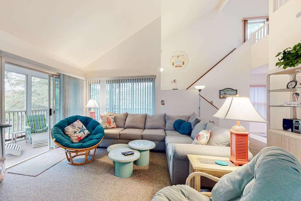 Sea Colony Tennis 2nd floor condo with basketball court & sauna