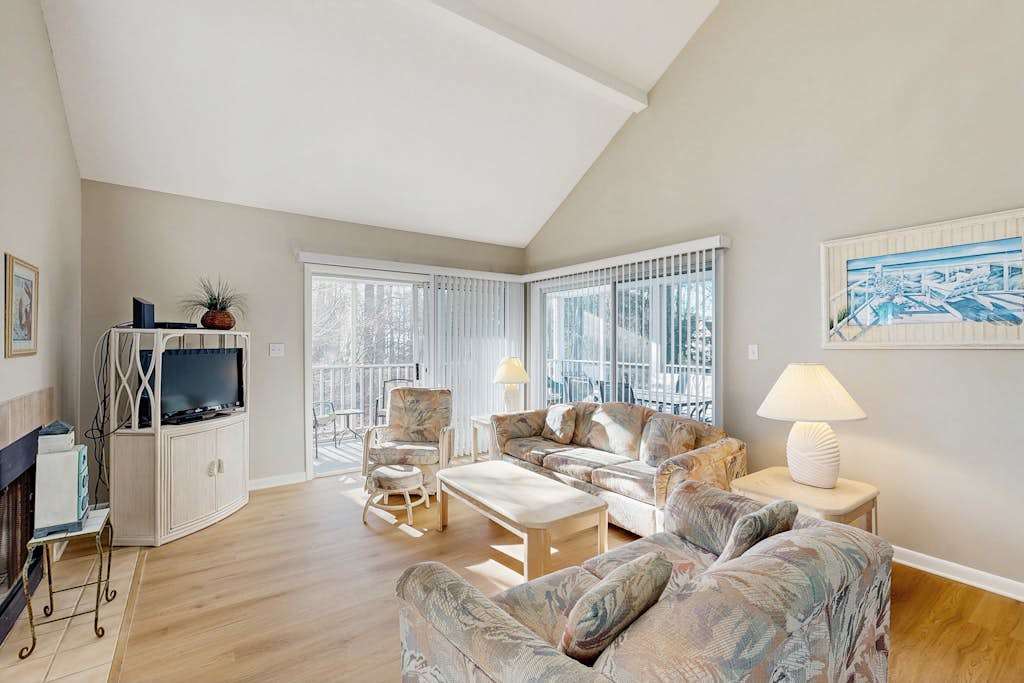 Sea Colony Tennis 2nd floor condo with gym & tennis court