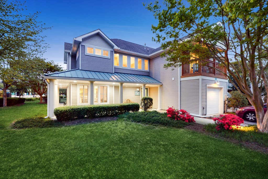 Sea Colony townhome with tennis court pool gym & basketball court