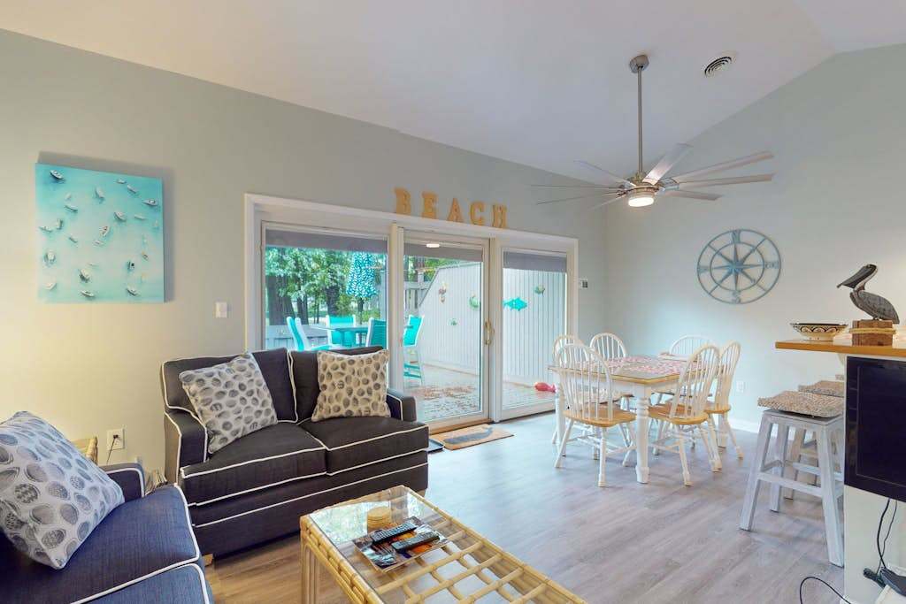 Sea Colony Tennis 1st floor condo with balcony & gym