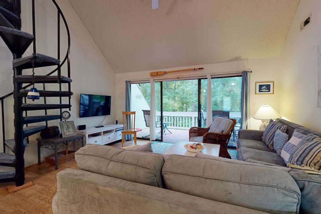 2nd floor Sea Colony Tennis condo with pool & gym access