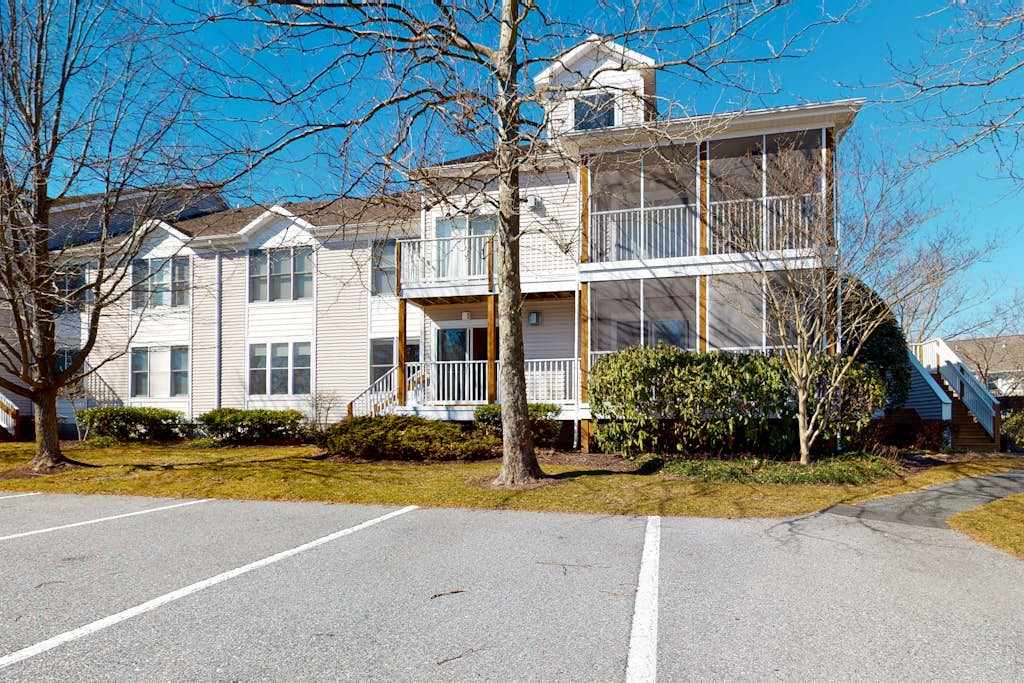 Sea Colony 1st floor condo with pool hot tub sauna gym & tennis court