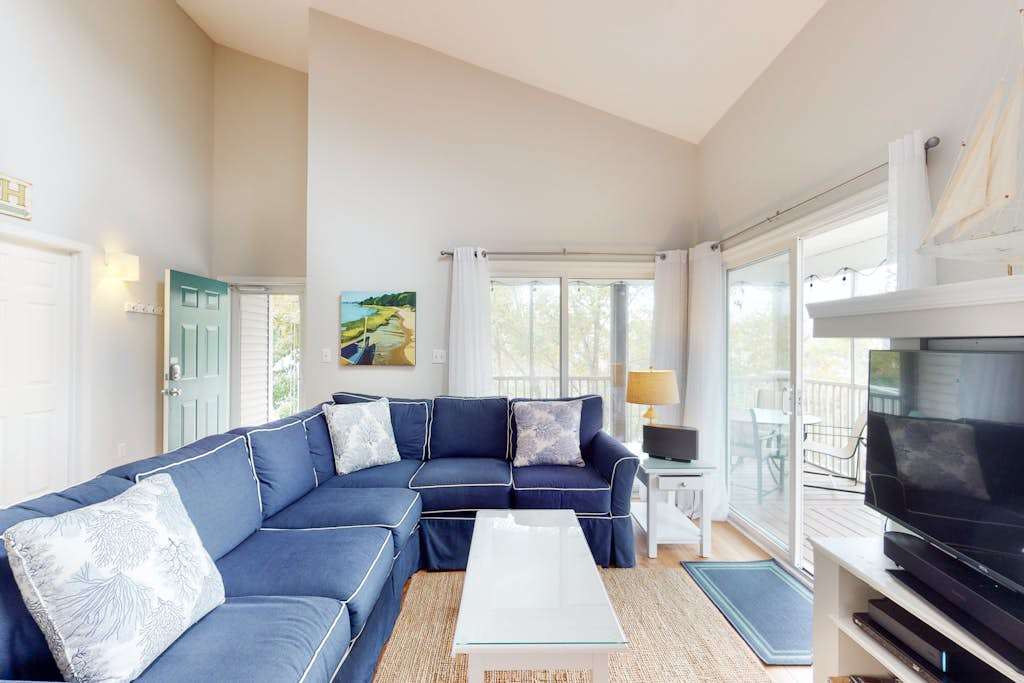 Sea Colony Tennis condo with sauna hot tub & pools & only a short drive to the beach