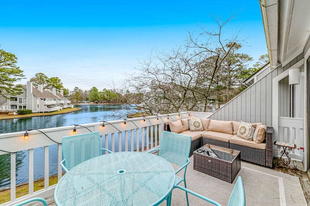 Sea Colony Tennis 2nd floor condo with lake view, pools & tennis court